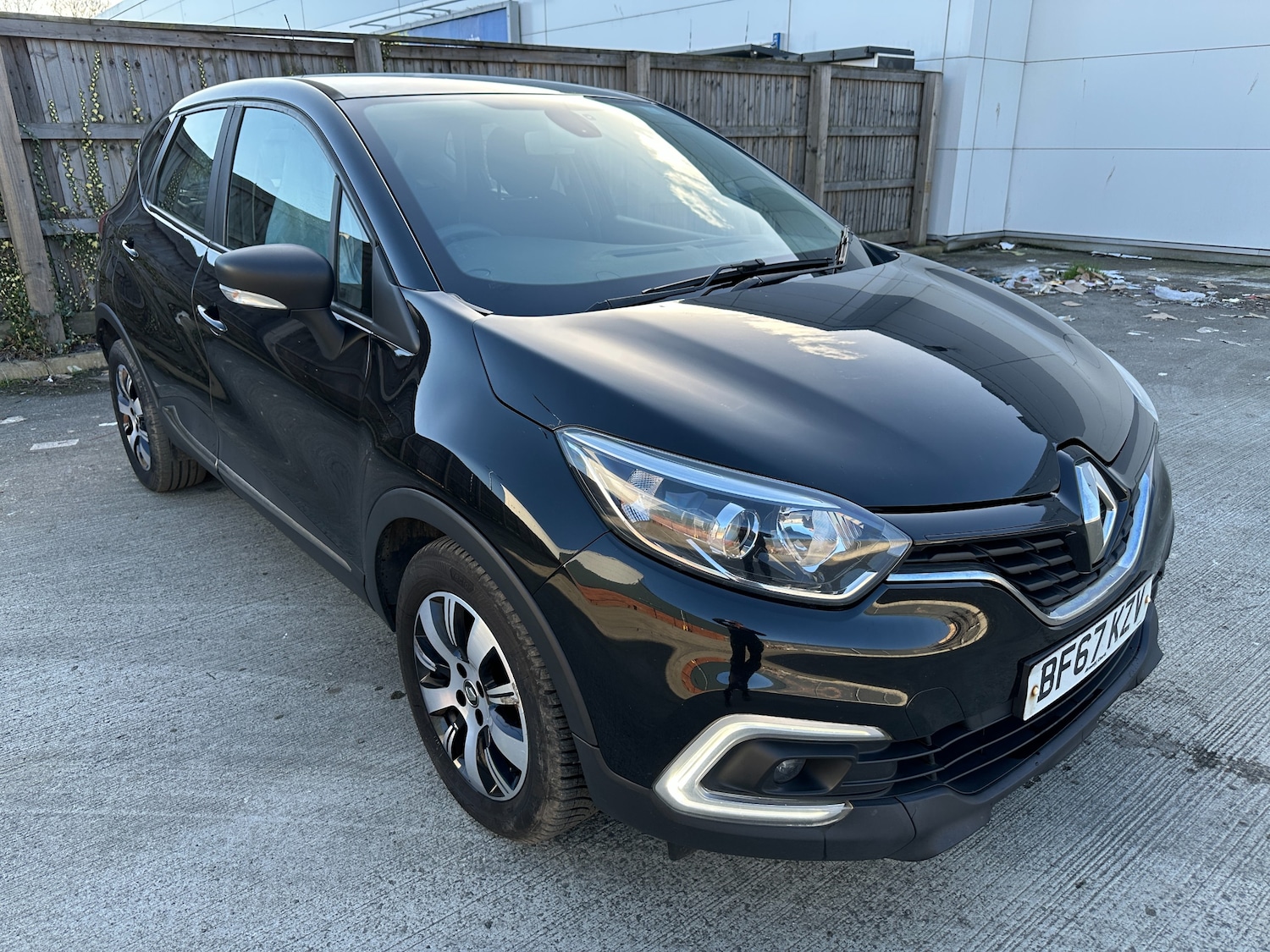 Used Renault Captur for sale - 77931798: Photo 2