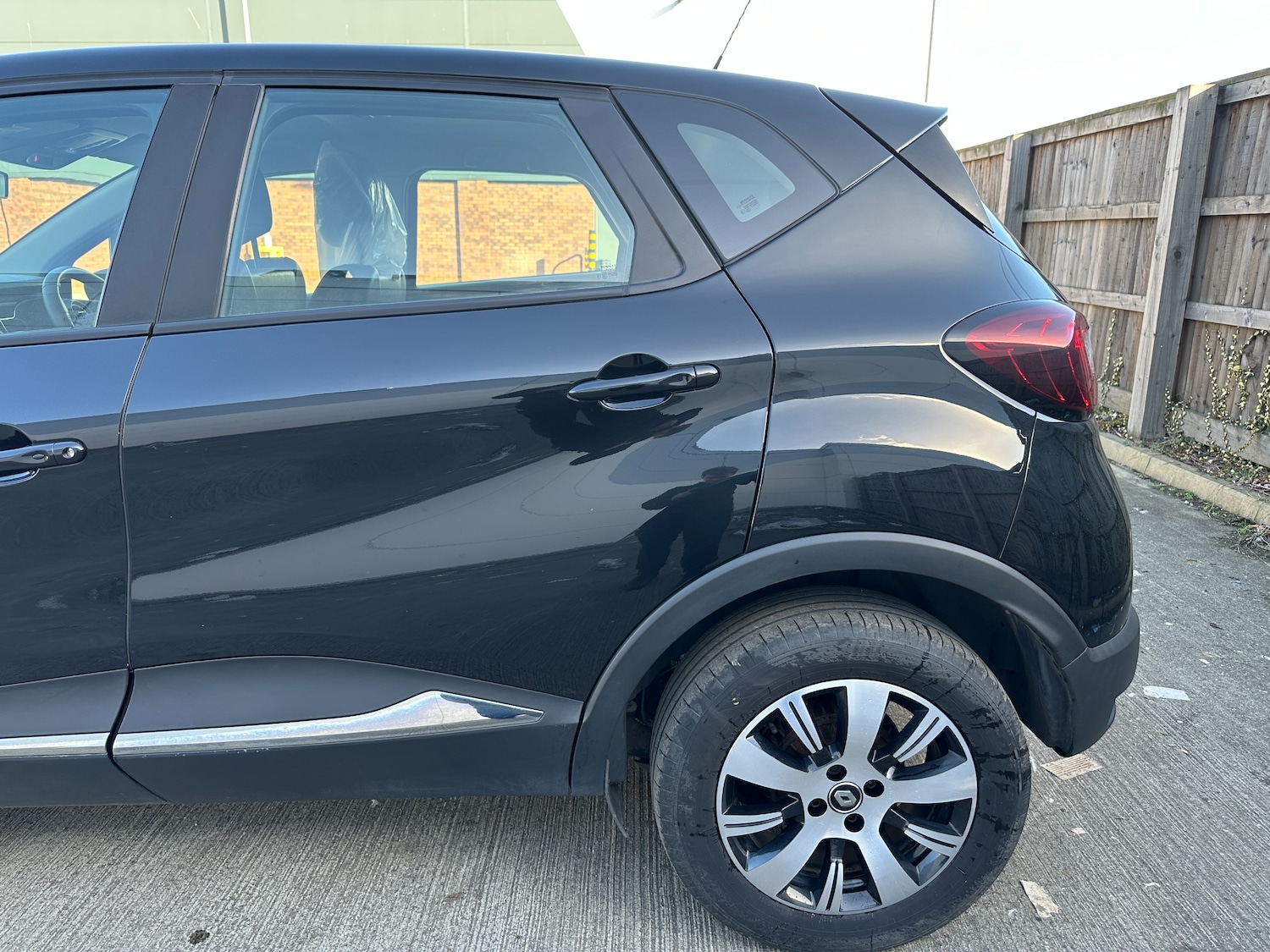 Used Renault Captur for sale - 77931798: Photo 8