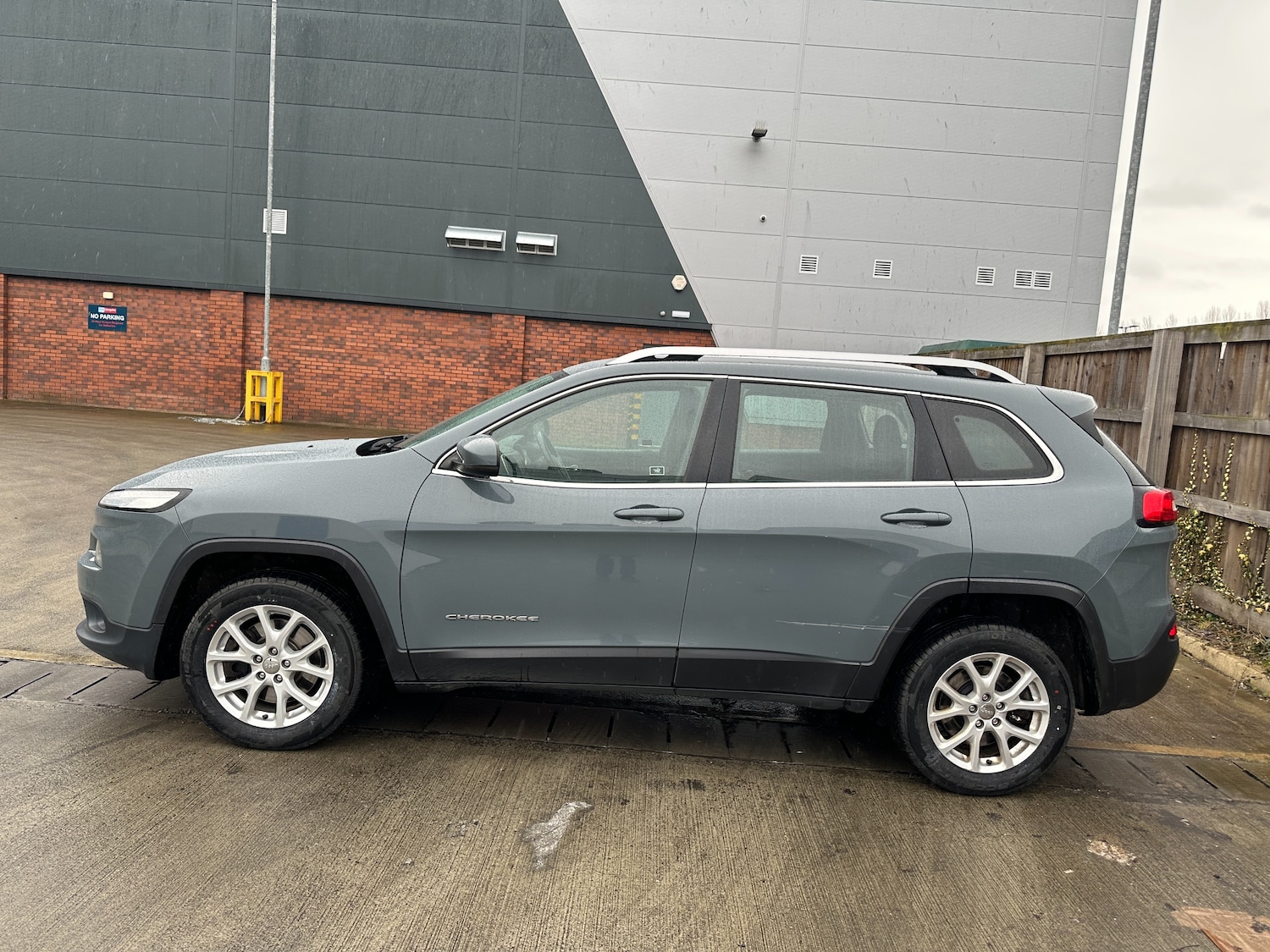 Used Jeep Cherokee for sale - 77688215: Photo 4