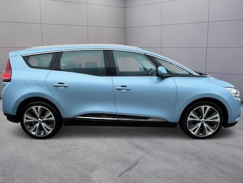 Used Renault Grand Scenic 2017 for sale - 79351069: Photo
