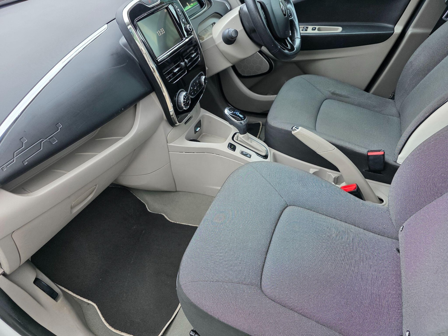 Used Renault Zoe 2015 for sale - 77305875: Photo 8