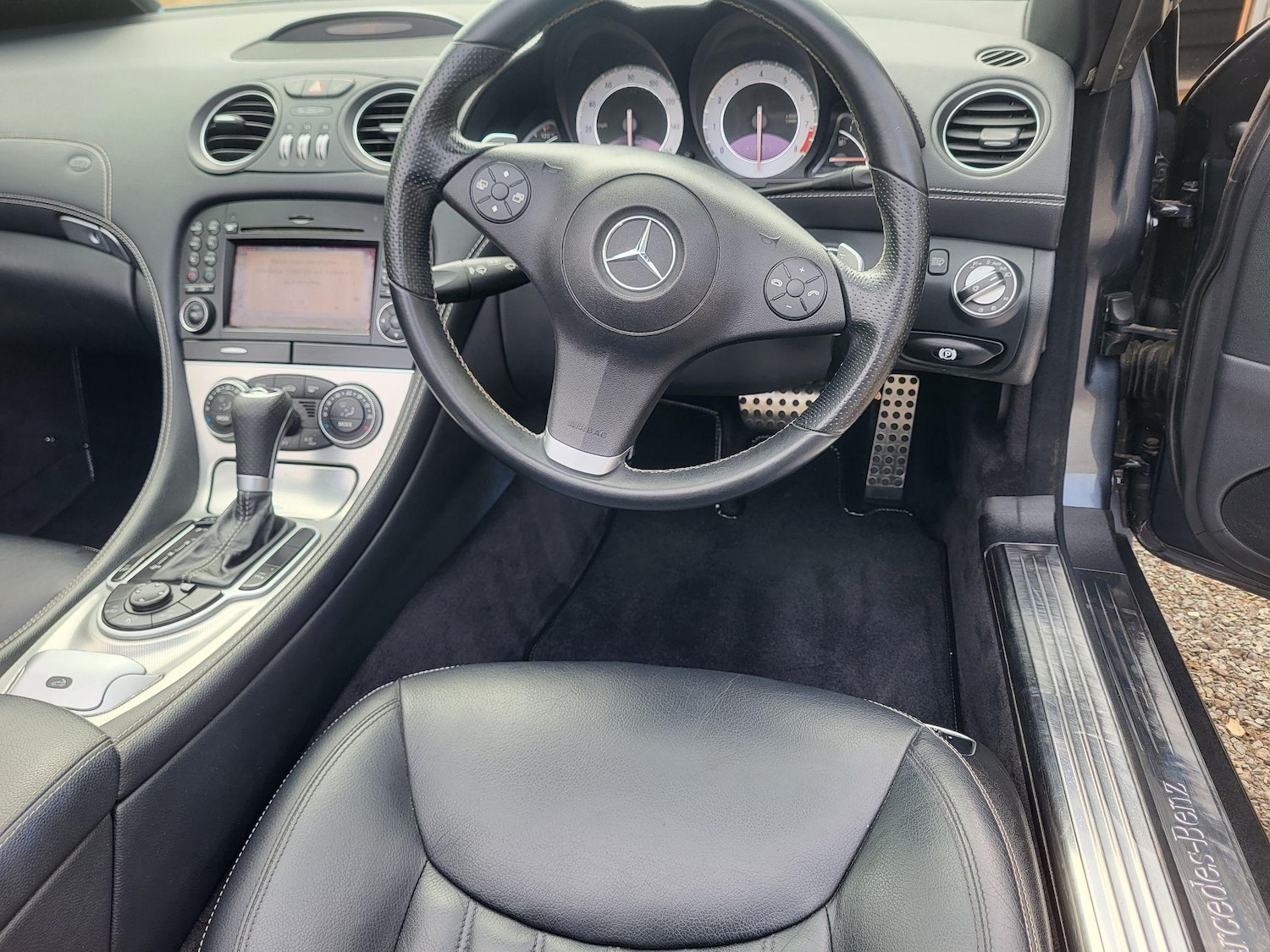 Used Mercedes-Benz SL 2010 for sale - 76539132: Photo 24