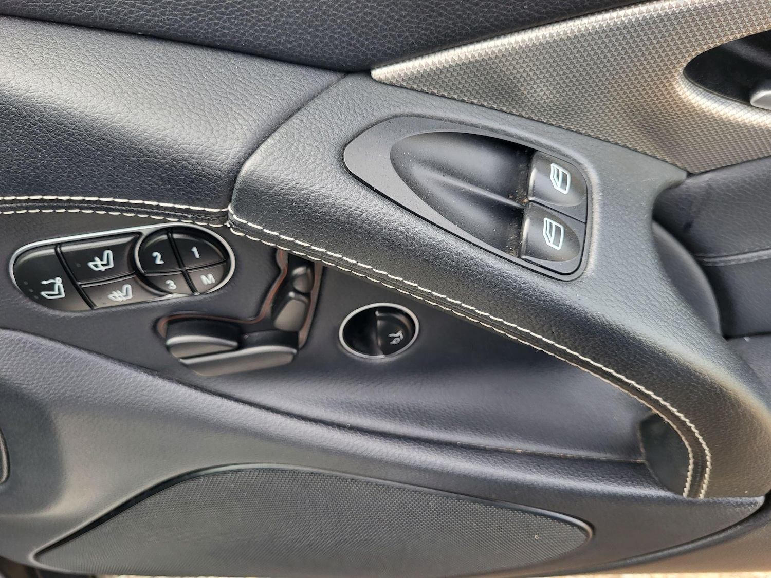 Used Mercedes-Benz SL 2010 for sale - 76539132: Photo 31