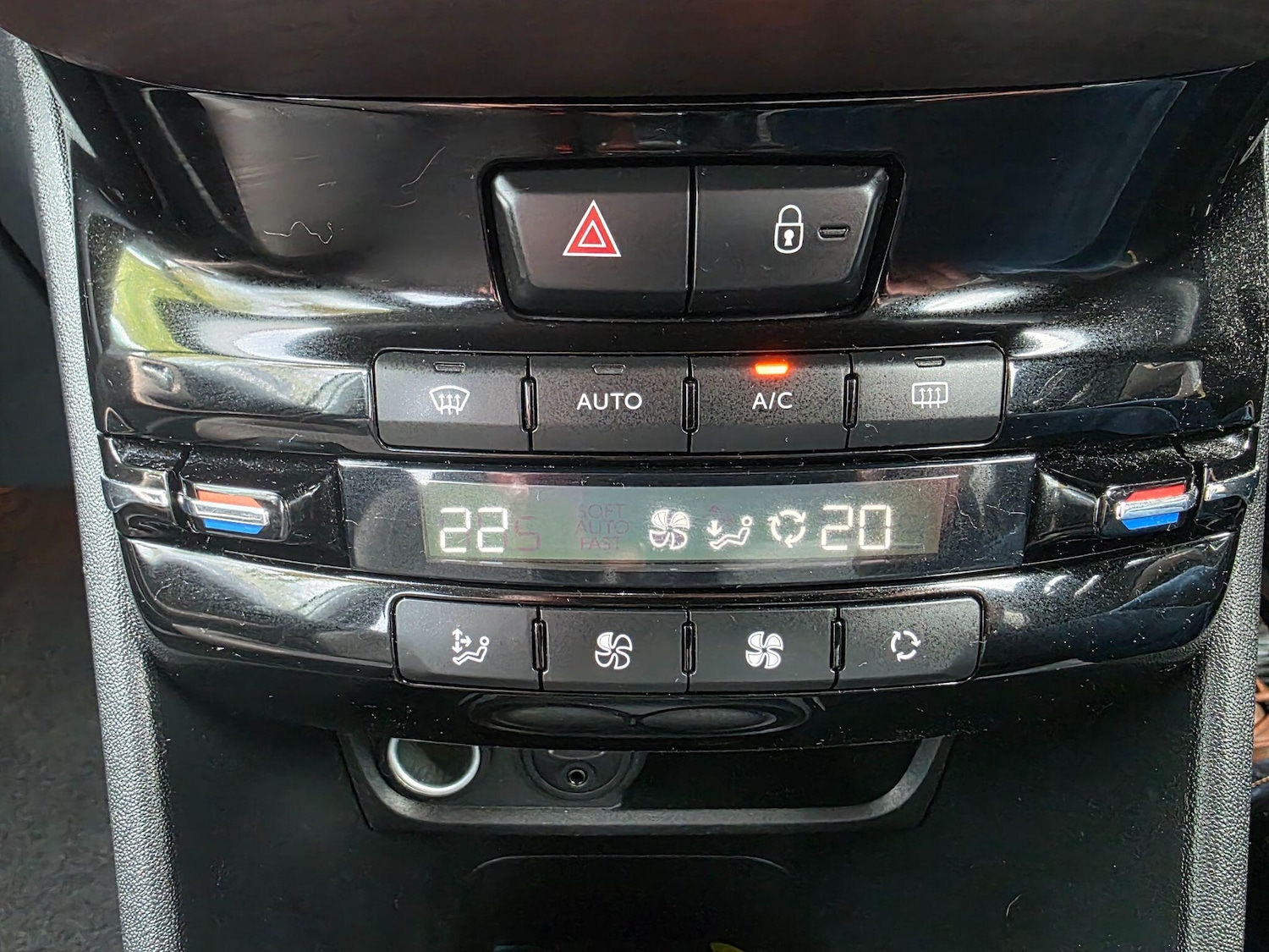 Used Peugeot 2008 2013 for sale - 76584683: Photo 21