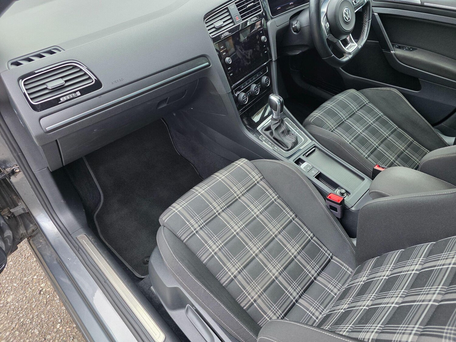 Used Volkswagen Golf 2018 for sale - 77573891: Photo 13