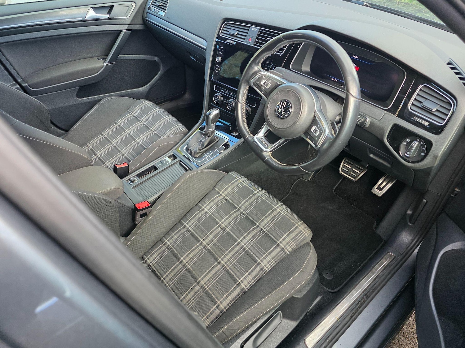 Used Volkswagen Golf 2018 for sale - 77573891: Photo 9