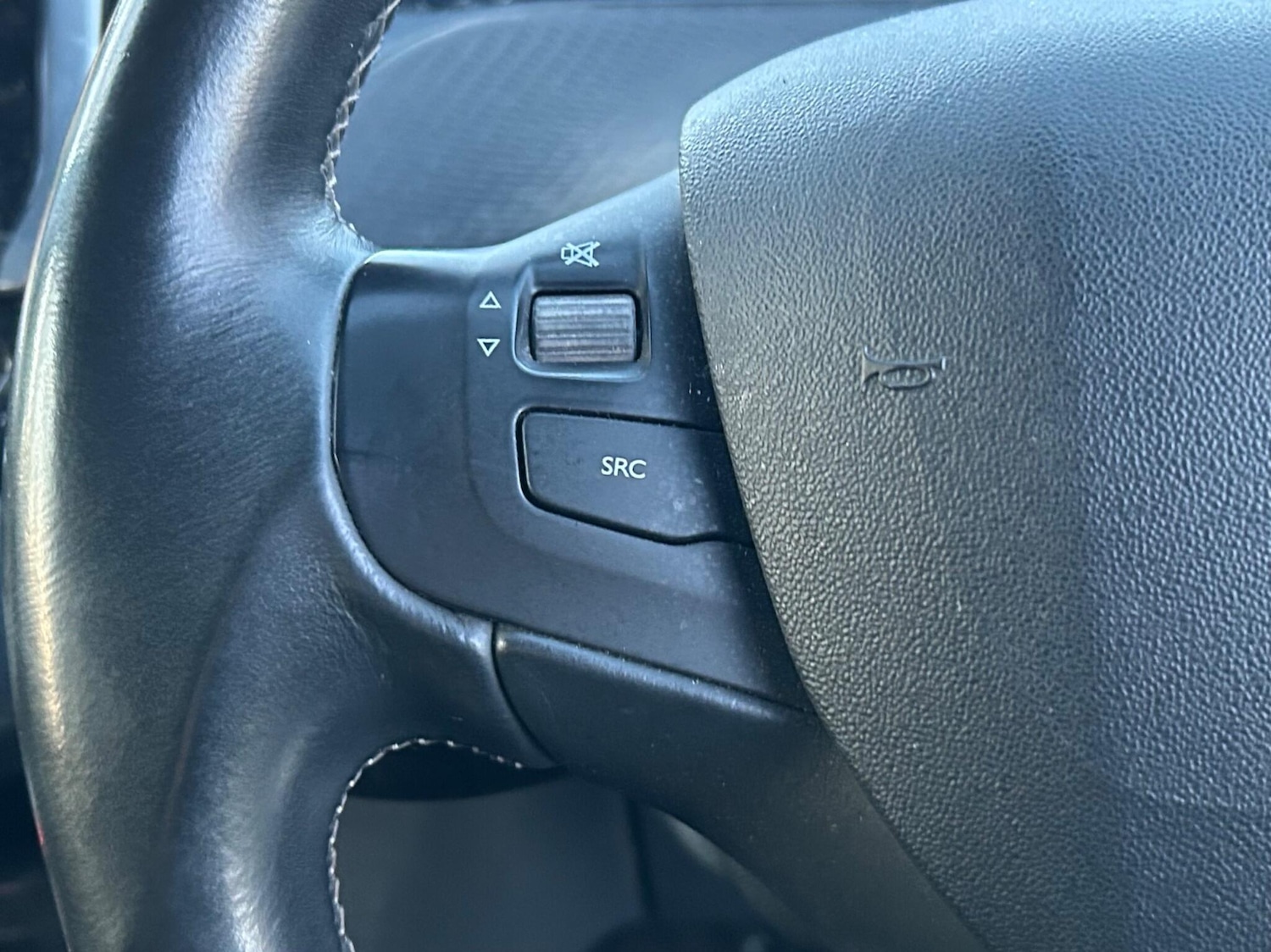 Used Peugeot 2008 2015 for sale - 77550268: Photo 29