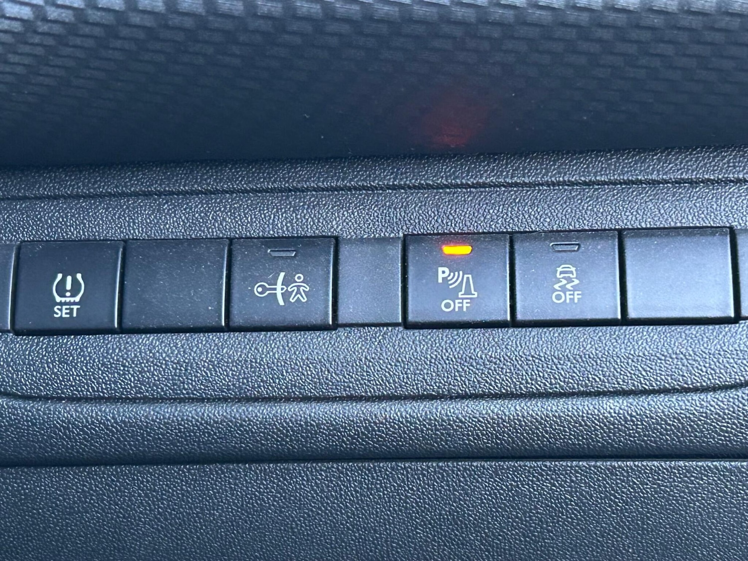 Used Peugeot 2008 2015 for sale - 77550268: Photo 30