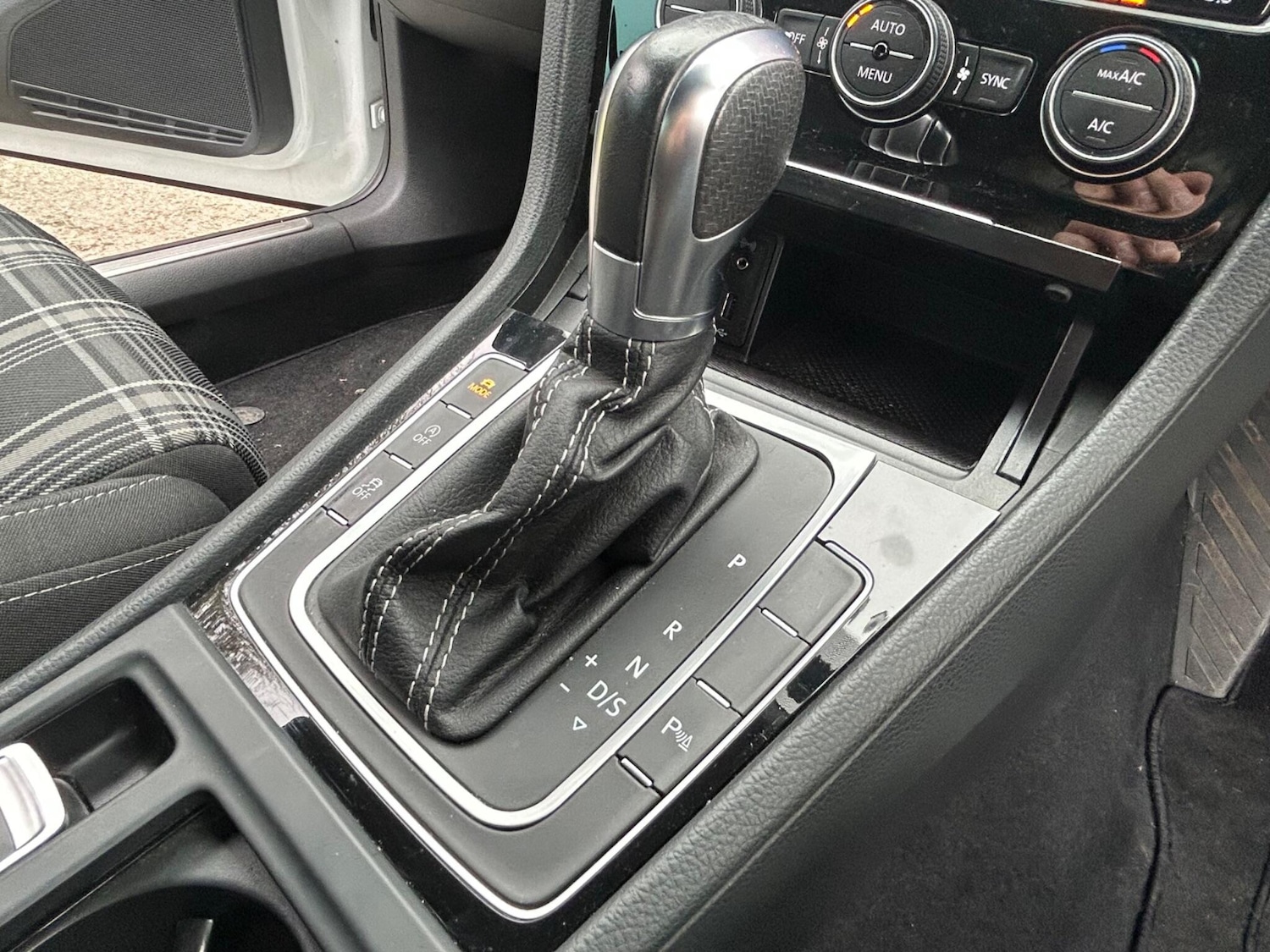 Used Volkswagen Golf 2017 for sale - 77549919: Photo 24