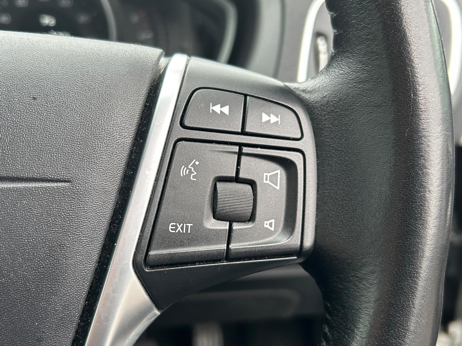 Used Volvo V40 2017 for sale - 77550759: Photo 25