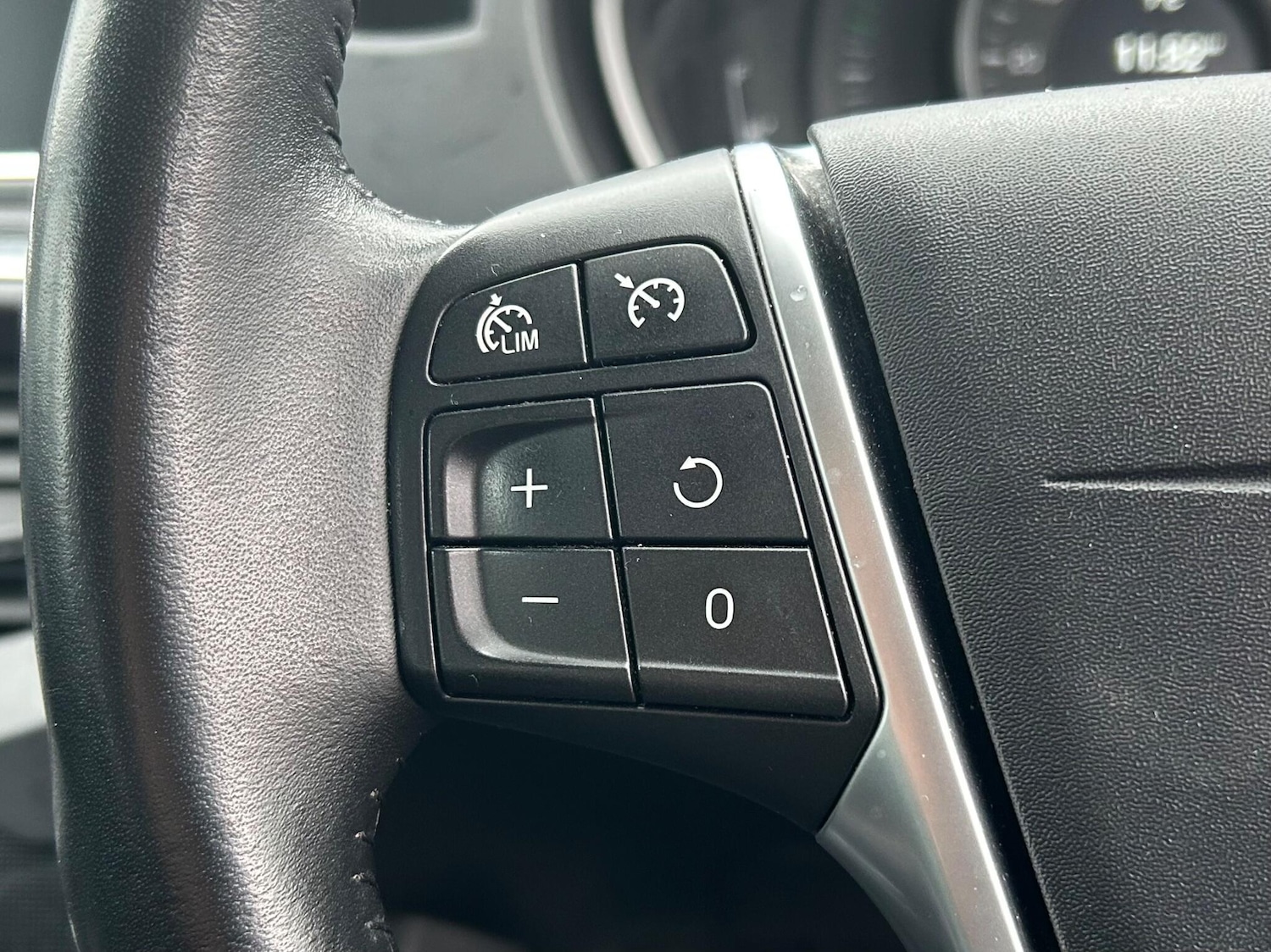 Used Volvo V40 2017 for sale - 77550759: Photo 26