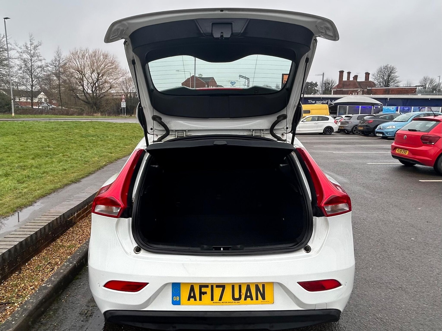 Used Volvo V40 2017 for sale - 77550759: Photo 38