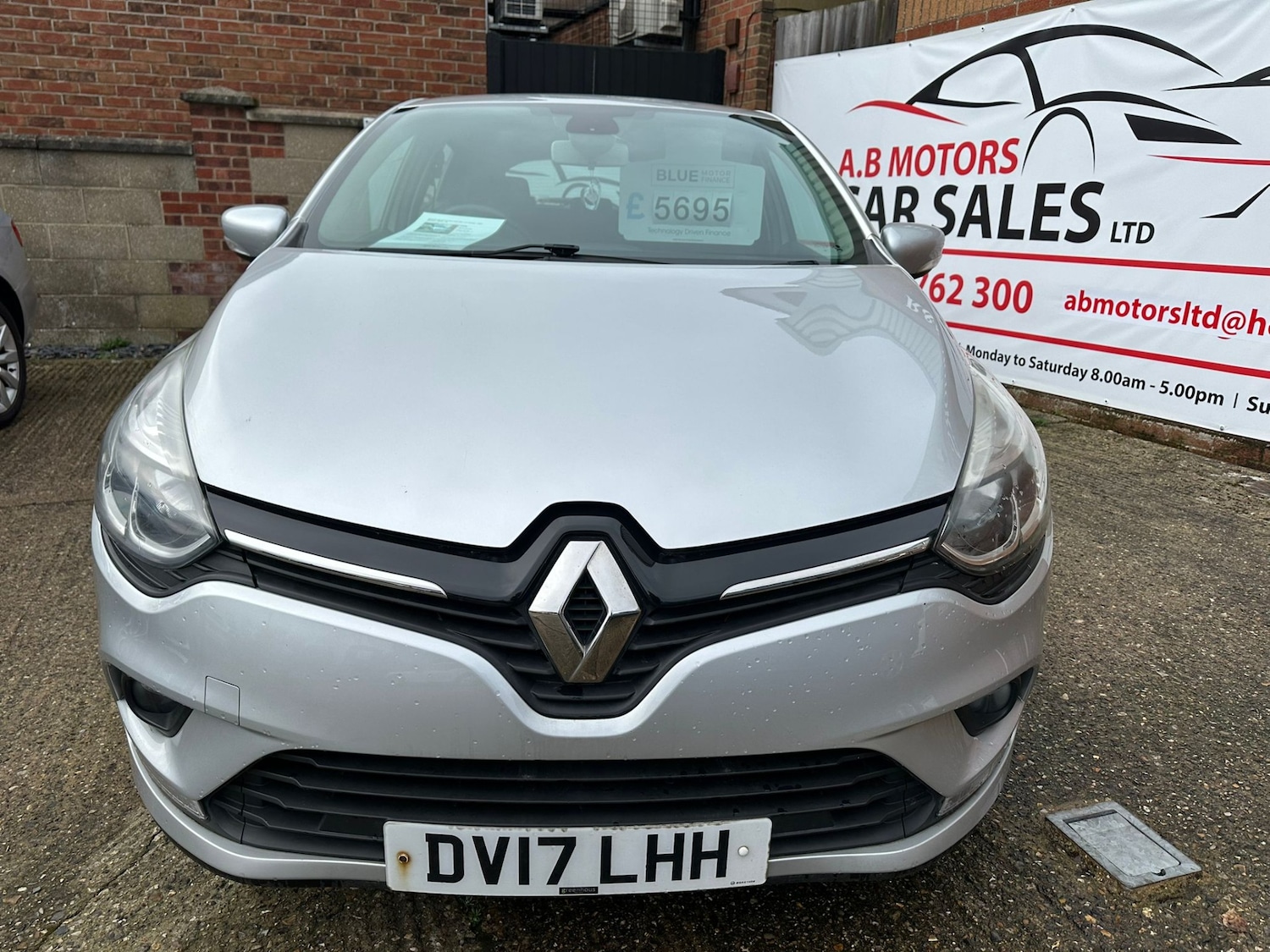 Used Renault Clio 2017 for sale - 77702663: Photo 2