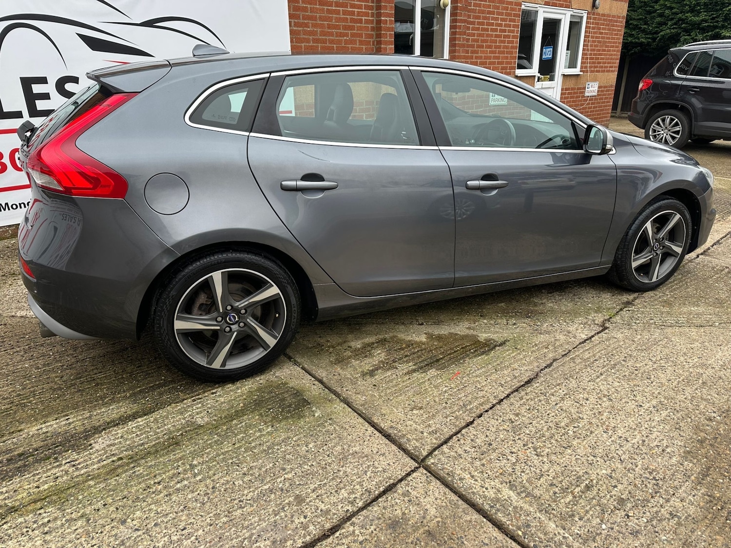 Used Volvo V40 2013 for sale - 77790705: Photo 9