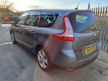Used Renault Grand Scenic 2012 for sale - 75913131: Photo