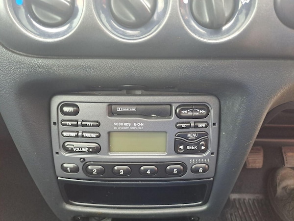 Used Ford Escort 1996 for sale - 76246149: Photo 15