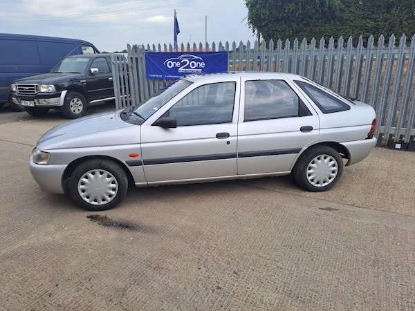 Used Ford Escort 1996 for sale - 76246149: Photo 2