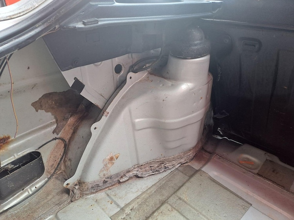 Used Ford Escort 1996 for sale - 76246149: Photo 57