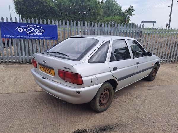 Used Ford Escort 1996 for sale - 76246149: Photo 5