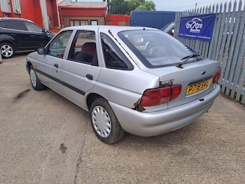 Used Ford Escort 1996 for sale - 75948207: Photo