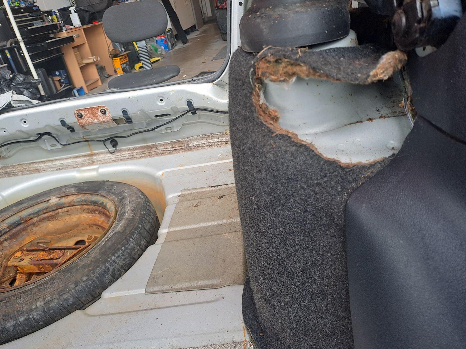 Used Ford Escort 1996 for sale - 77129660: Photo 50