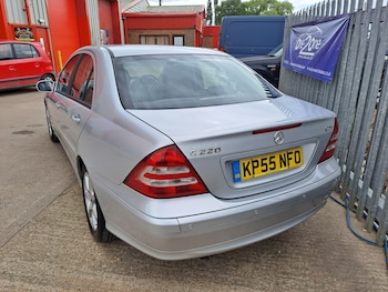 Used Mercedes-Benz C-Class 2005 for sale - 74805367: Photo