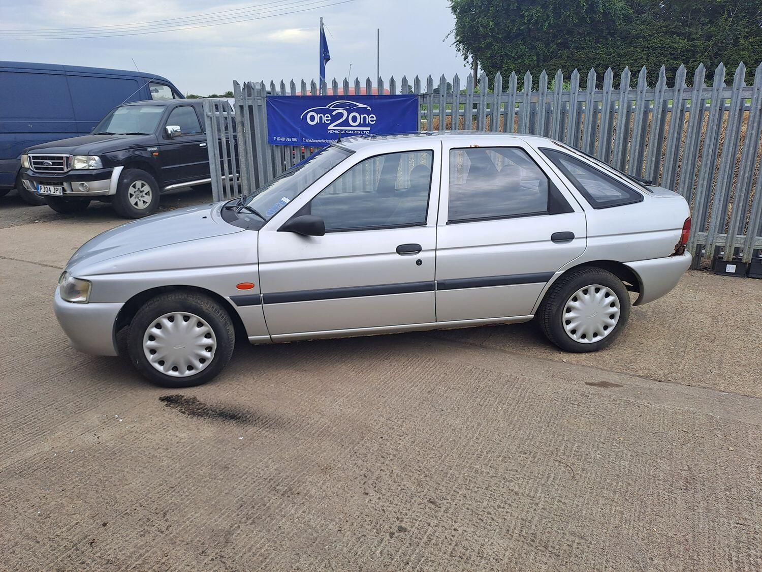 Used Ford Escort 1996 for sale - 78060506: Photo 2