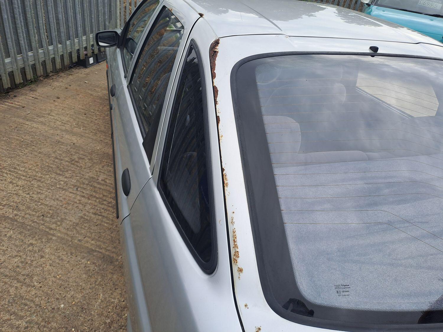 Used Ford Escort 1996 for sale - 78060506: Photo 33