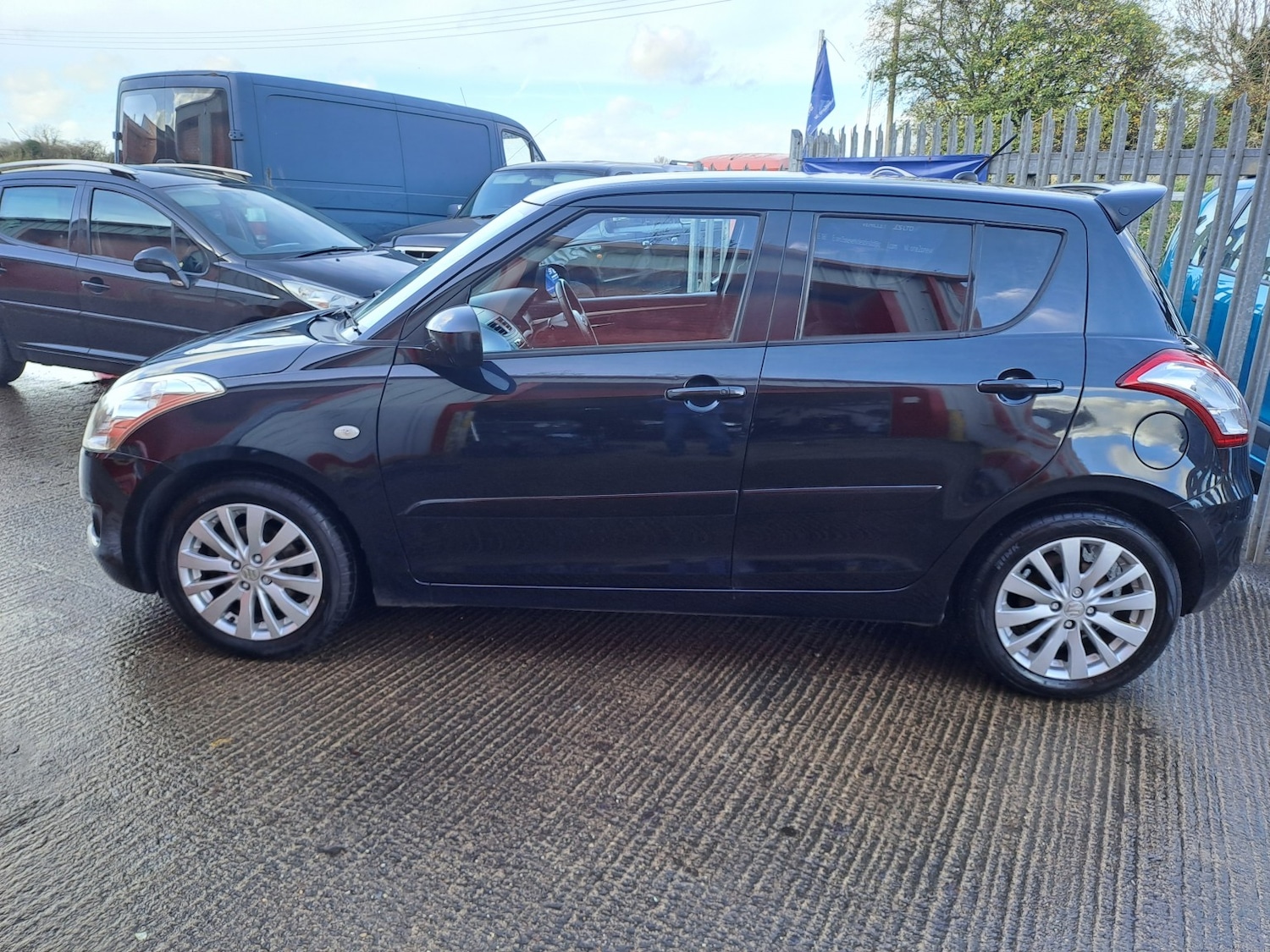 Used Suzuki Swift 2010 for sale - 77162194: Photo 2