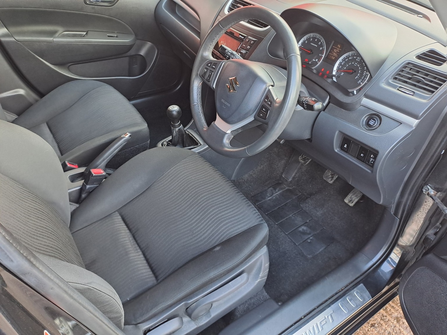 Used Suzuki Swift 2010 for sale - 77162194: Photo 9