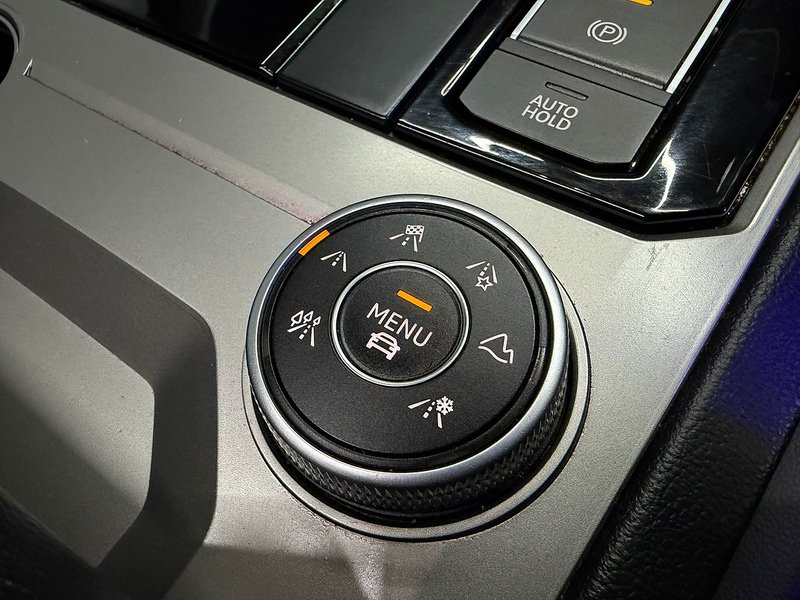 Used Volkswagen Touareg 2018 for sale - 77742442: Photo 33