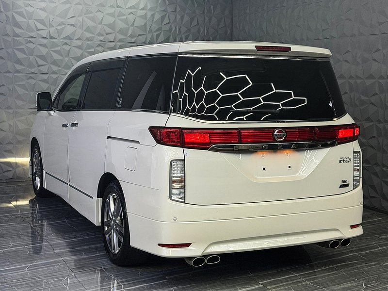 Used Nissan Elgrand for sale - 77103279: Photo 27