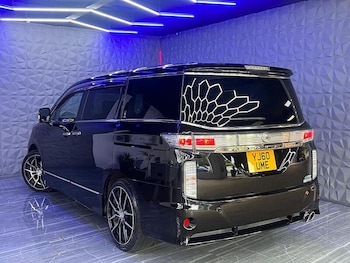 Used Nissan Elgrand 2010 for sale - 75336491: Photo