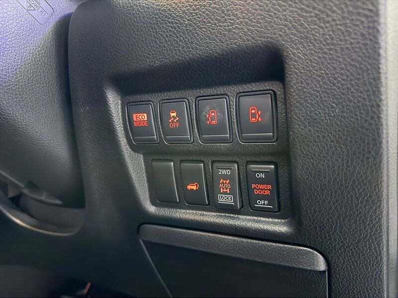 Used Nissan Elgrand for sale - 76896555: Photo 17