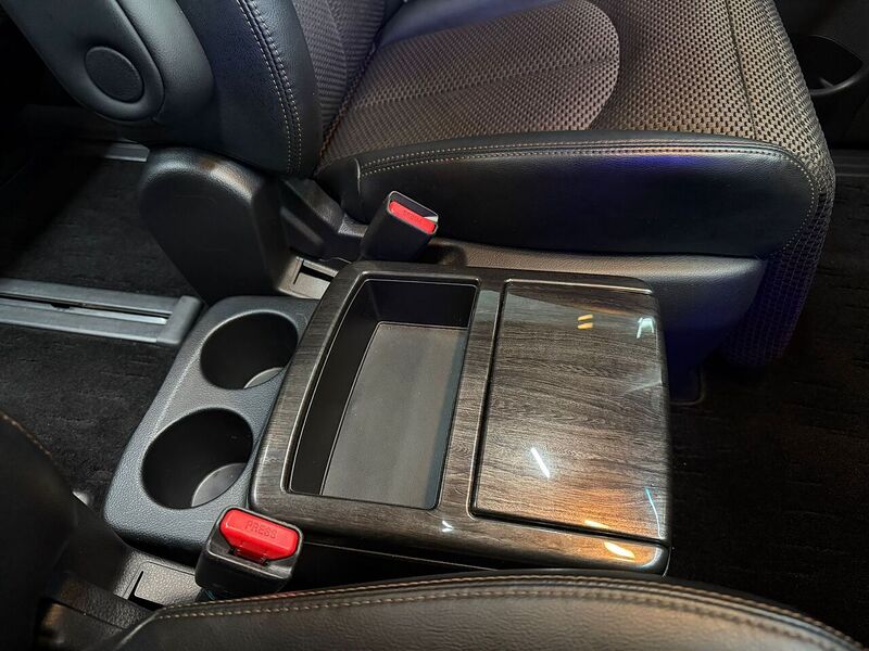 Used Nissan Elgrand for sale - 76896555: Photo 24