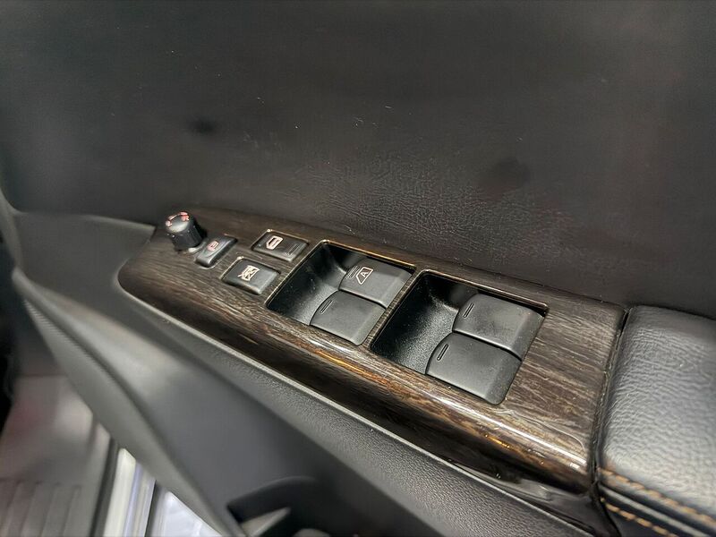 Used Nissan Elgrand for sale - 76896555: Photo 27