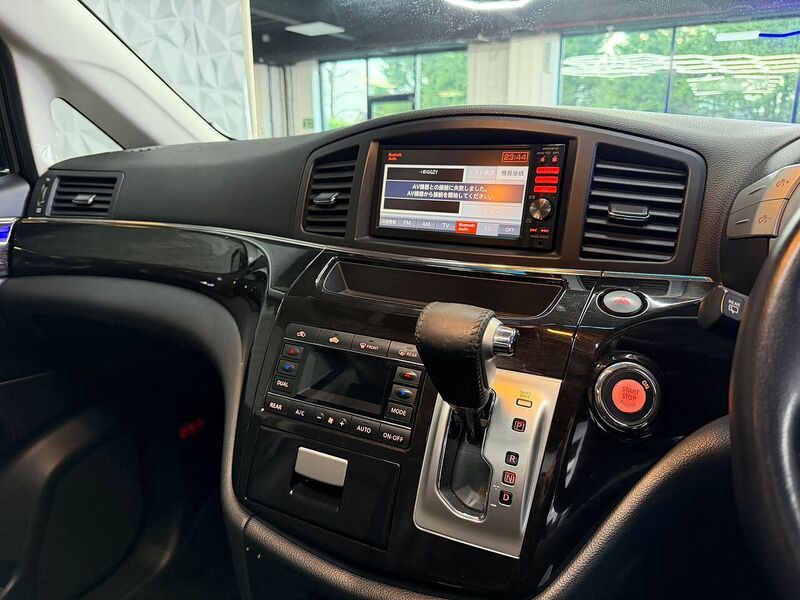 Used Nissan Elgrand for sale - 76896555: Photo 30