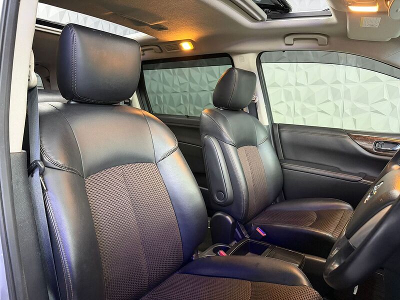 Used Nissan Elgrand for sale - 76896555: Photo 31