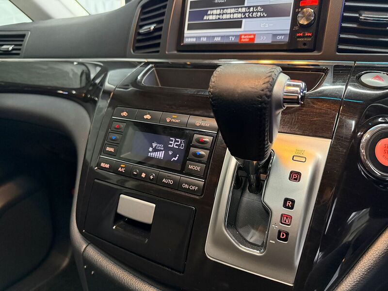 Used Nissan Elgrand for sale - 76896555: Photo 32