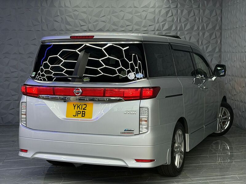 Used Nissan Elgrand for sale - 76896555: Photo 41