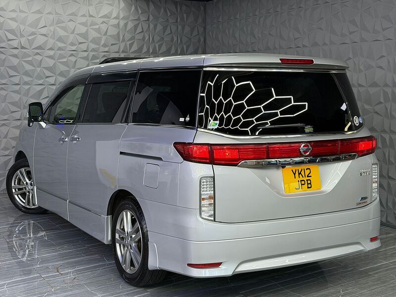 Used Nissan Elgrand for sale - 76896555: Photo 44