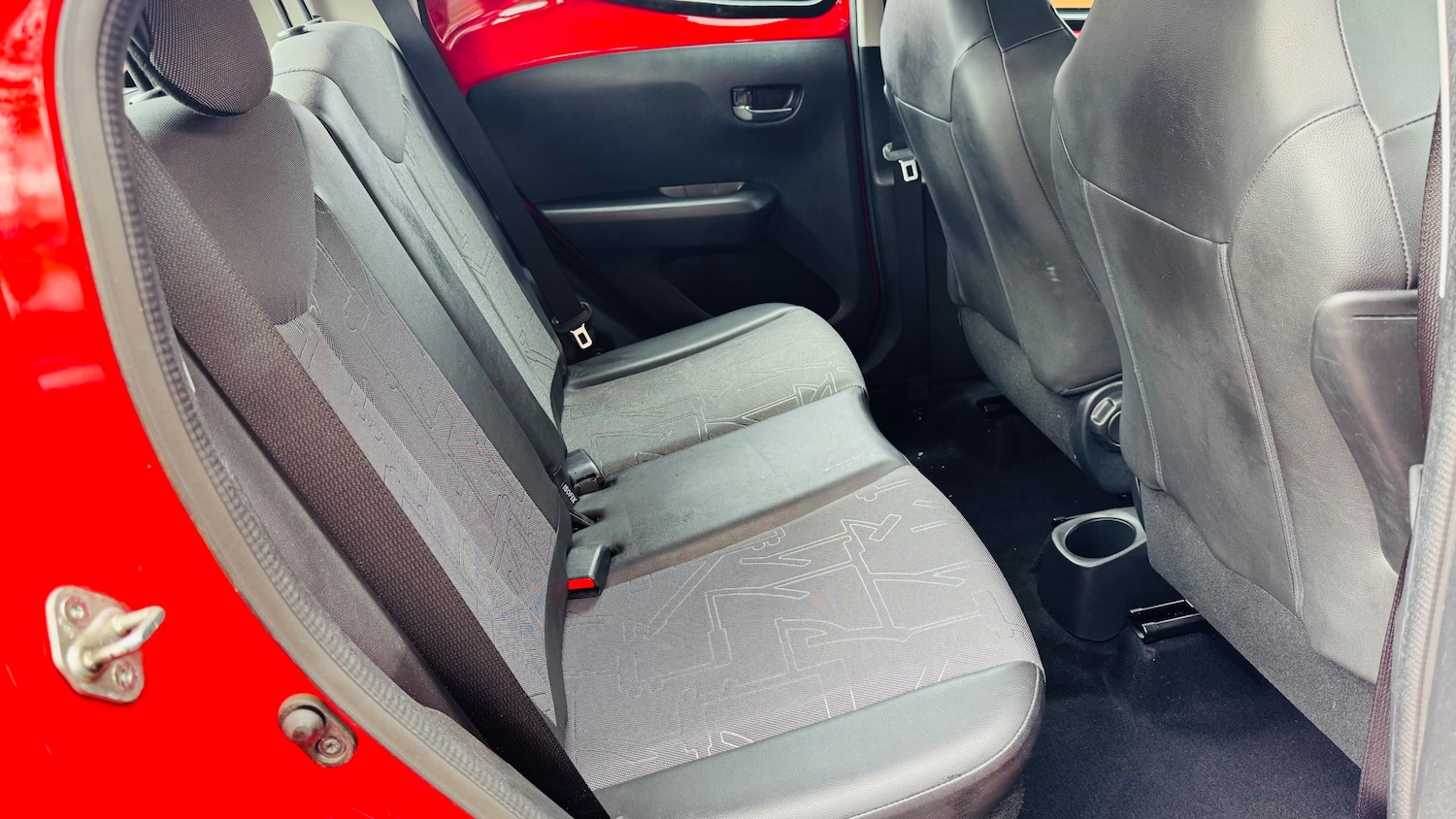 Used Toyota AYGO 2016 for sale - 76373342: Photo 19