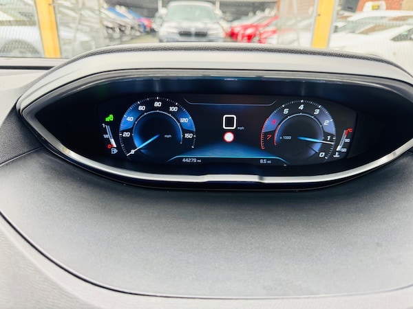 Used Peugeot 3008 2017 for sale - 76204700: Photo 31
