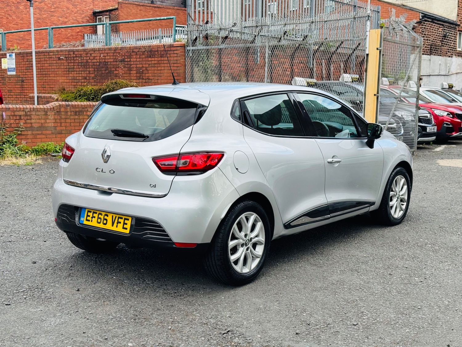 Used Renault Clio 2016 for sale - 76204687: Photo 7