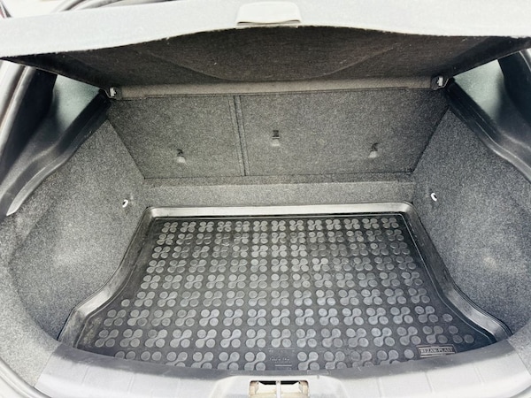 Used Volvo V40 2015 for sale - 75630882: Photo 13