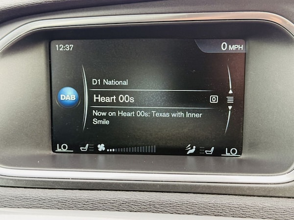 Used Volvo V40 2015 for sale - 75630882: Photo 15