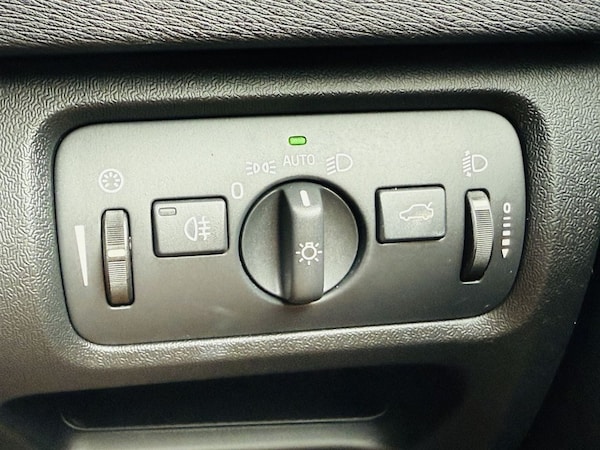 Used Volvo V40 2015 for sale - 75630882: Photo 18