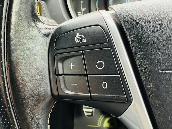 Used Volvo V40 2015 for sale - 75630882: Photo 19
