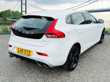 Used Volvo V40 2015 for sale - 75630882: Photo