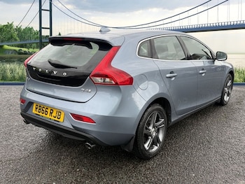 Used Volvo V40 2016 for sale - 77627360: Photo